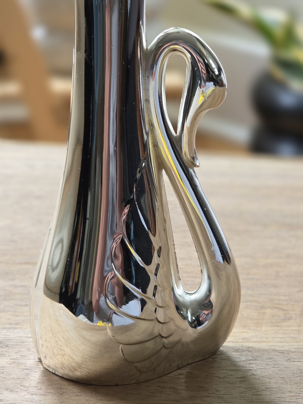 vintage Oneida silver-plated swan bud vase, standing approximately 7 inches tall - Picture 13 of 16